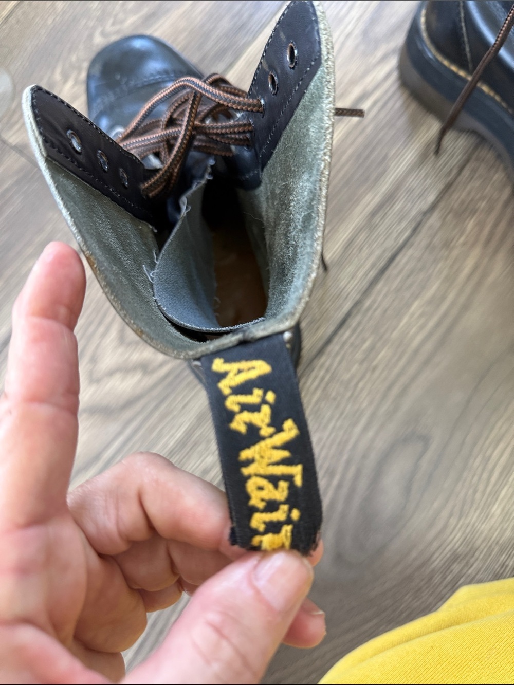 Dr. Martens Vintage Made n England 8-Eye Leather Boots Black Cap Toe Grunge Punk - Picture 7 of 10